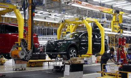 Bộ Công Thương đề xuất giảm 50% lệ phí trước bạ cho ô tô lắp ráp trong nước